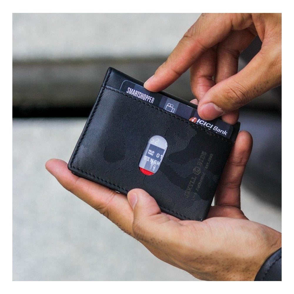 Slim bifold card holder