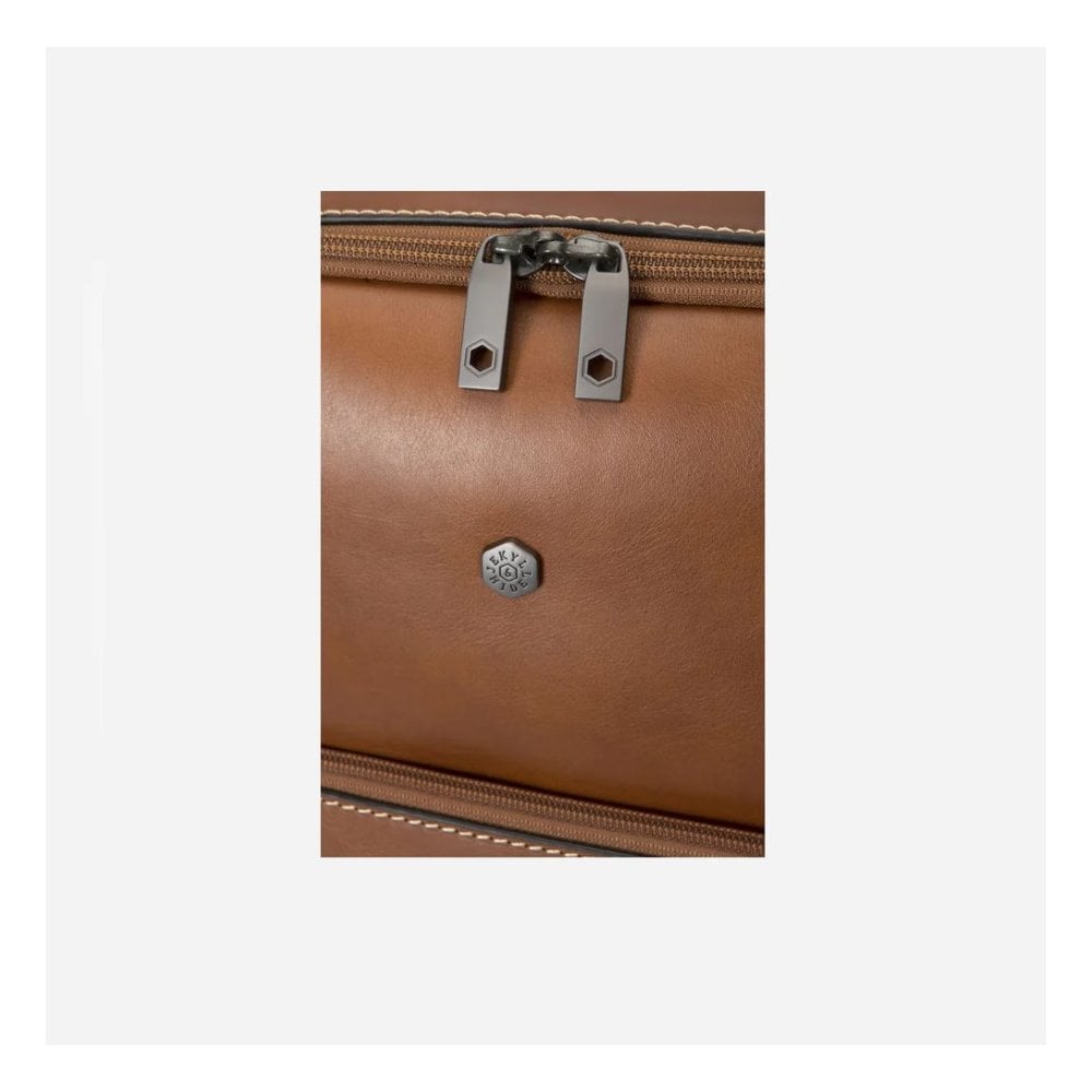 Slim bifold card holder