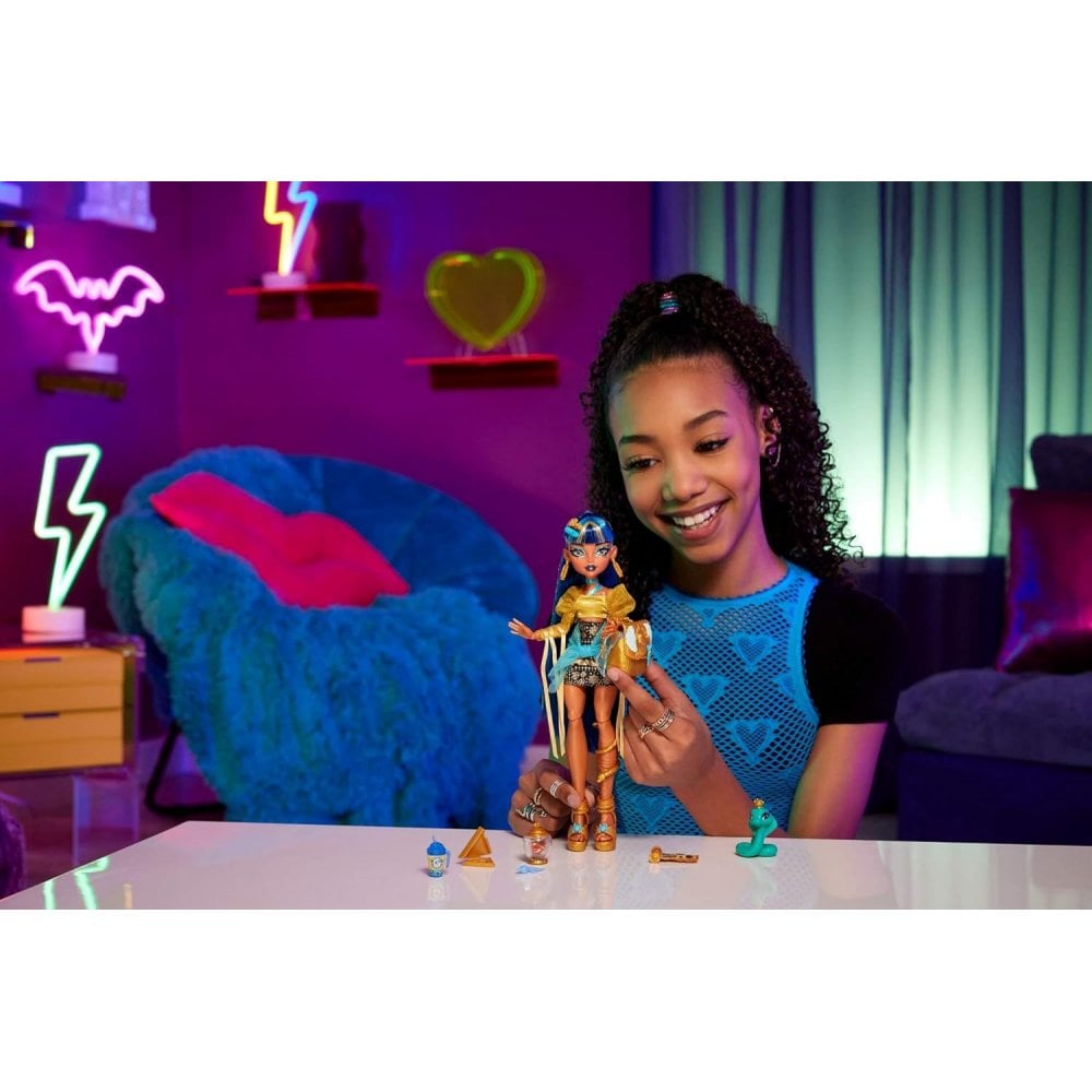 Monster High Cleo de Nile Doll w/Hissette