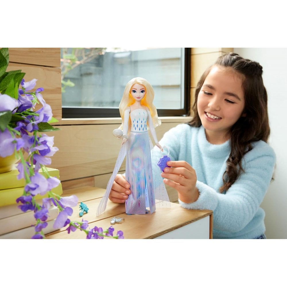 Spin & Reveal Elsa Doll