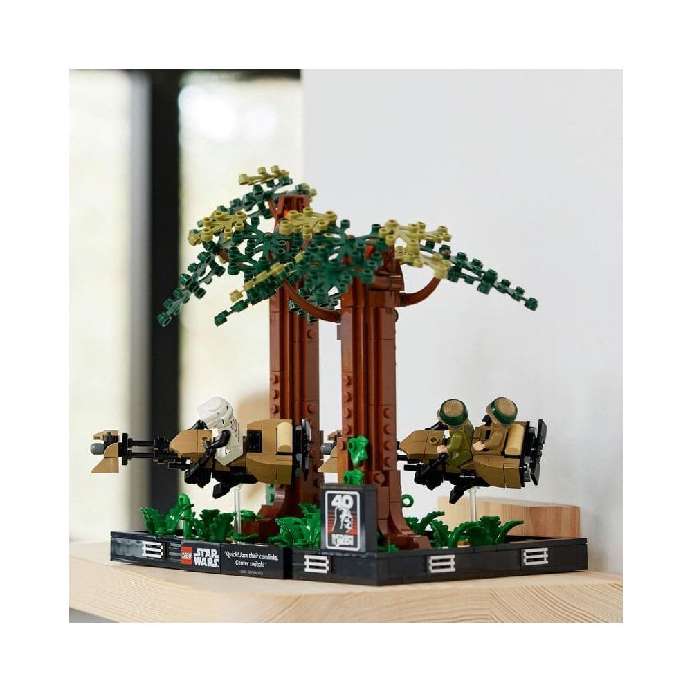 Endor™ Speeder Chase Diorama