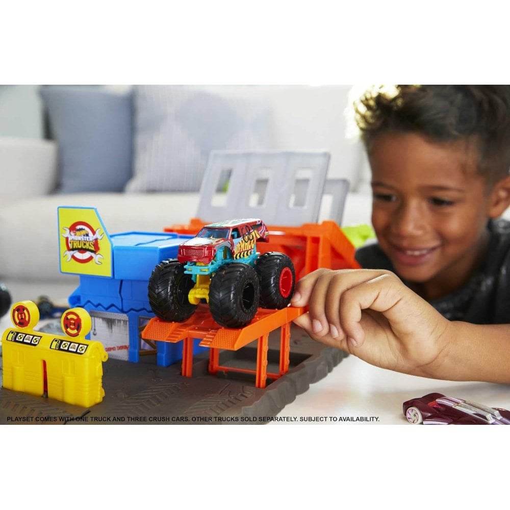 Monster Trucks, Playset with 1:64 Scale Demo Derby and 3 Crushable Toy Cars