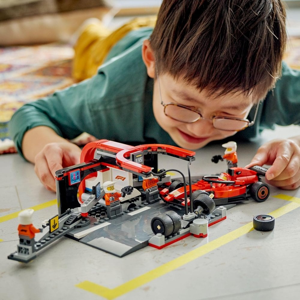 F1® Pit Stop & Pit Crew with Ferrari Car