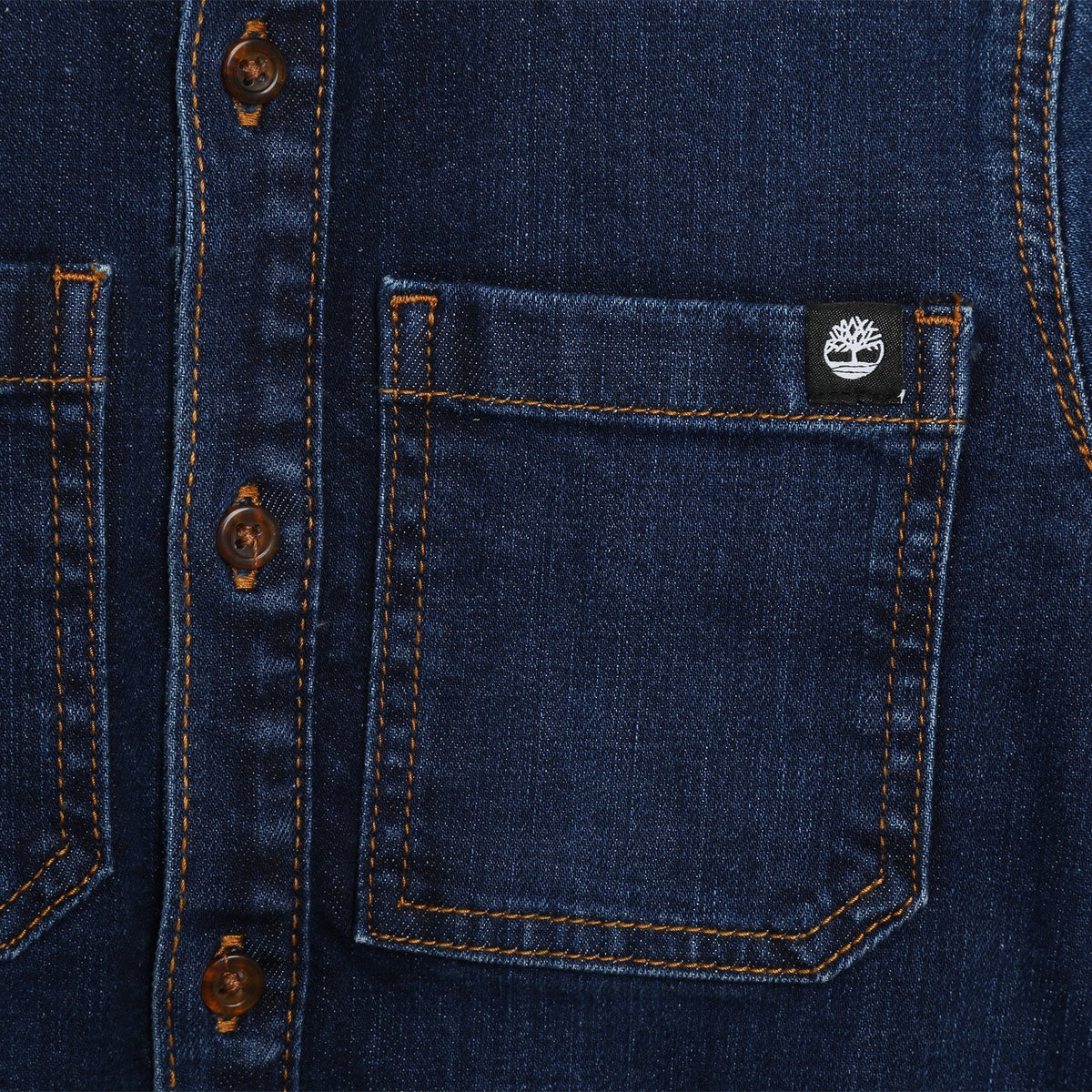 Buttoned denim shirt jacket