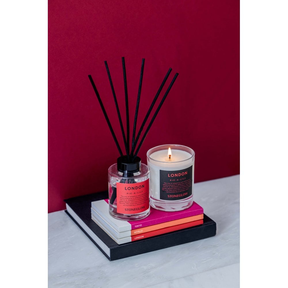 Explorer - London - Pic-a-Lily - 220gm Soy Wax Scented Candle (90 x 80mm)