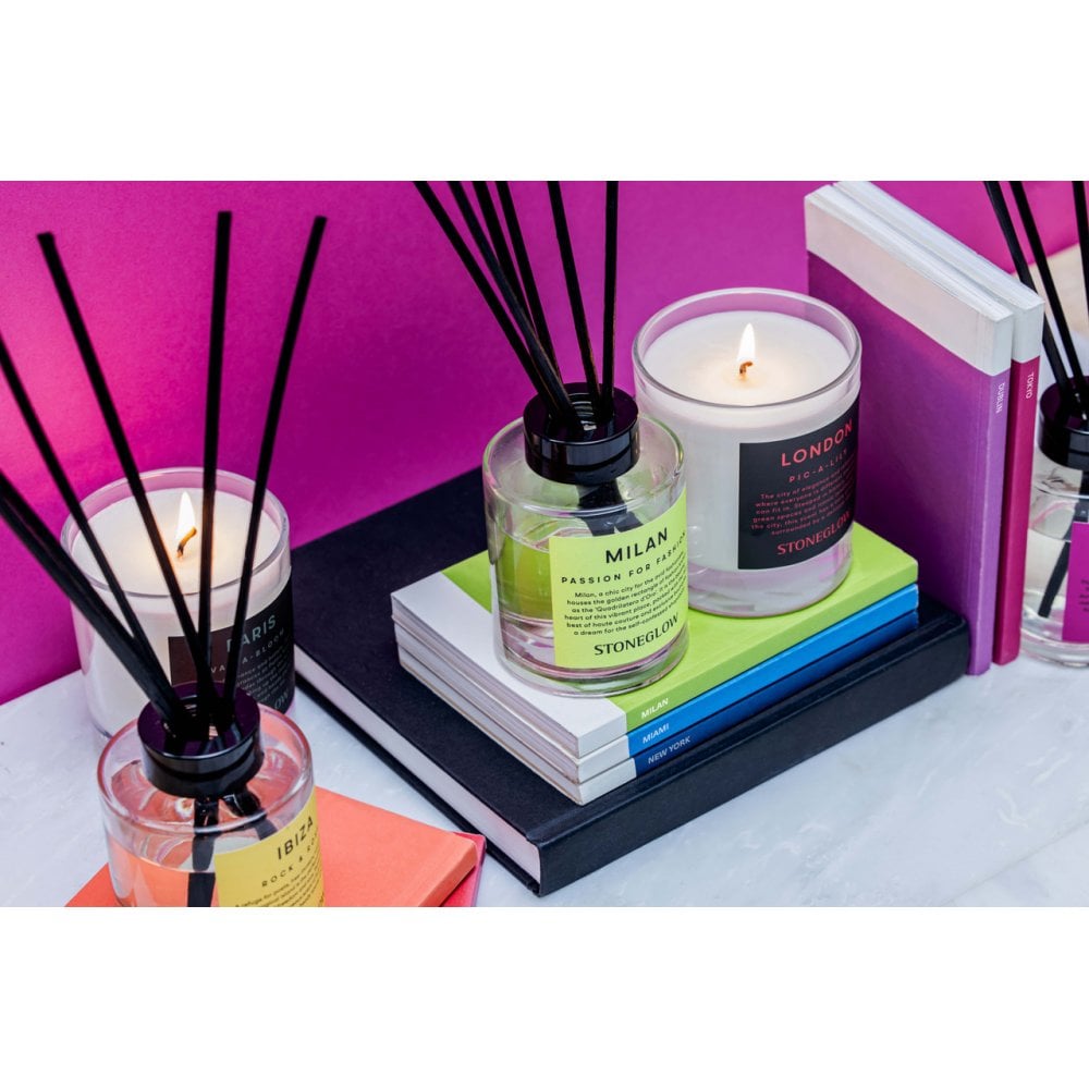 Explorer - London - Pic-a-Lily - 220gm Soy Wax Scented Candle (90 x 80mm)