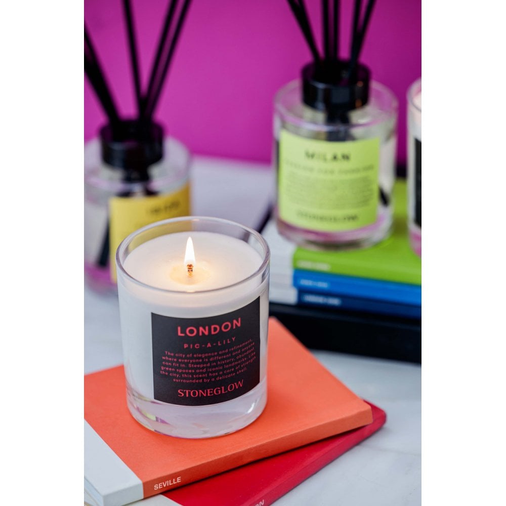 Explorer - London - Pic-a-Lily - 220gm Soy Wax Scented Candle (90 x 80mm)