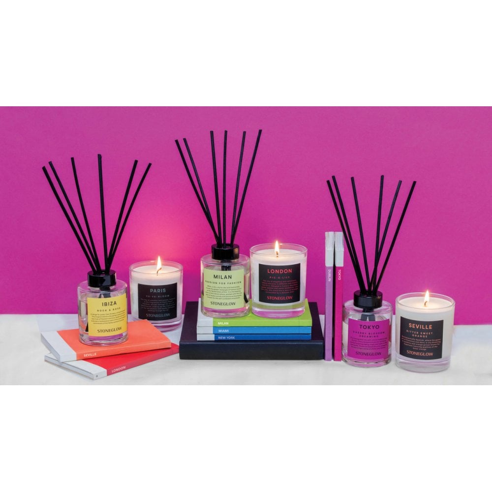 Explorer - London - Pic-a-Lily - 220gm Soy Wax Scented Candle (90 x 80mm)