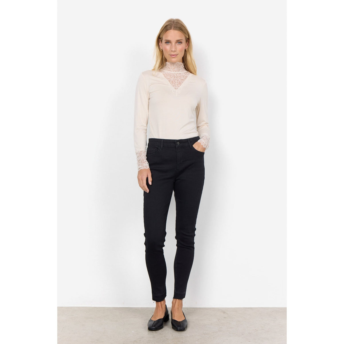 SC-Marica 20 Lace Collar Long Sleeve T-Shirt