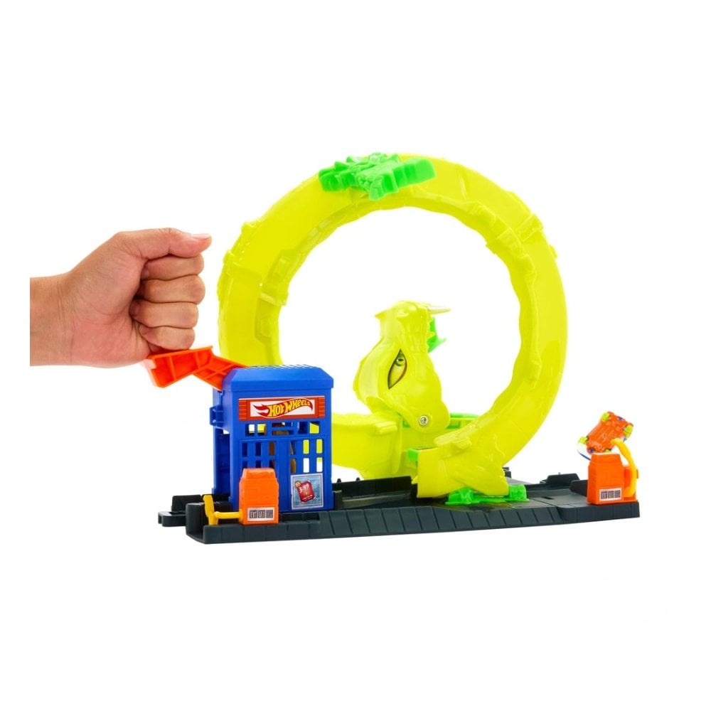 Hot Wheels City Snake Spiral Attack Playset