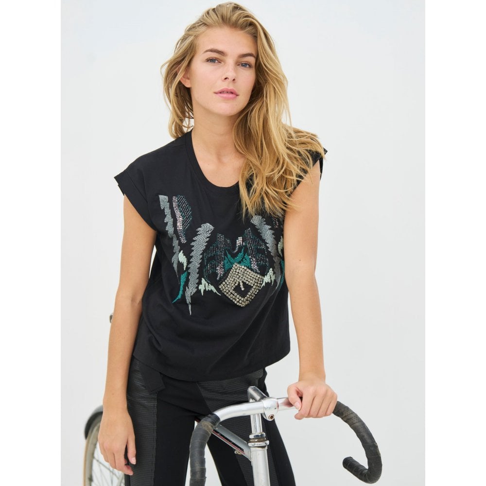 Clarissa Tee