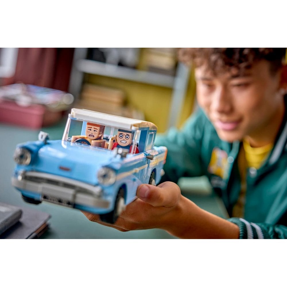 Enchanted Flying Ford Anglia™ 76470