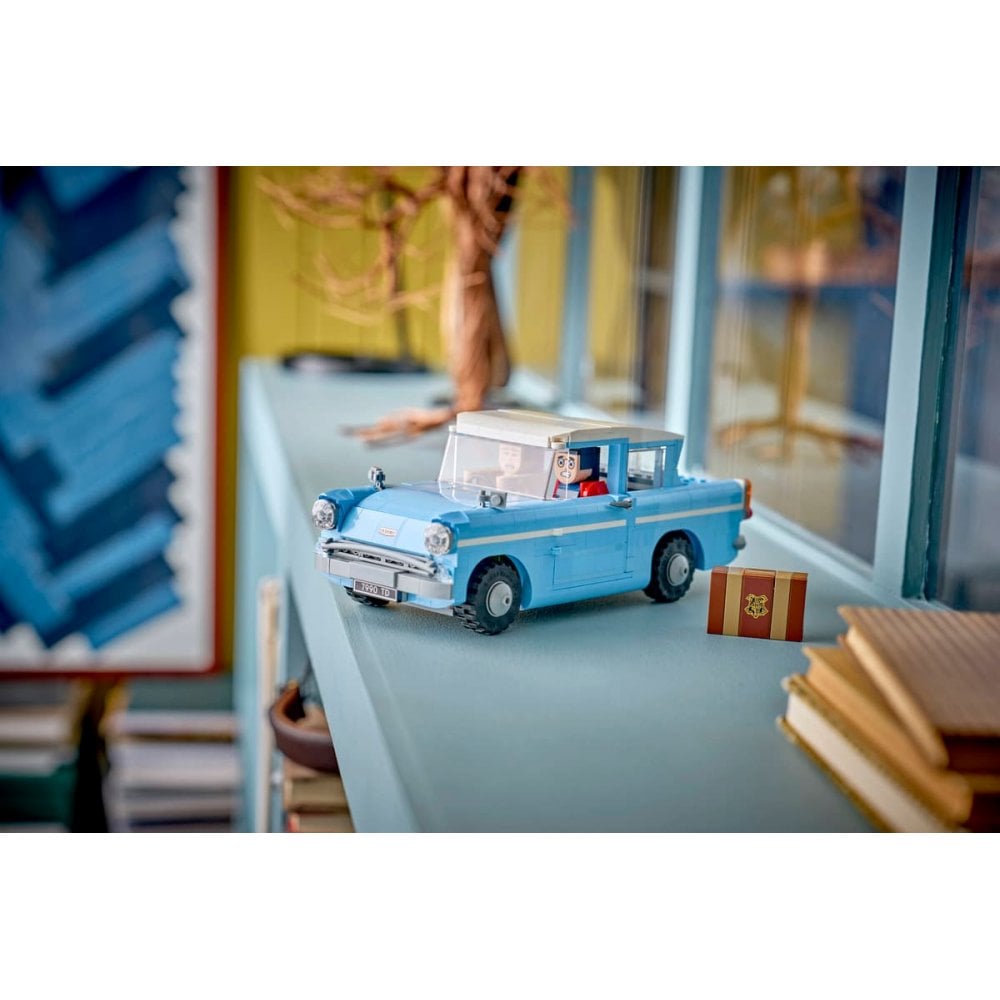 Enchanted Flying Ford Anglia™ 76470