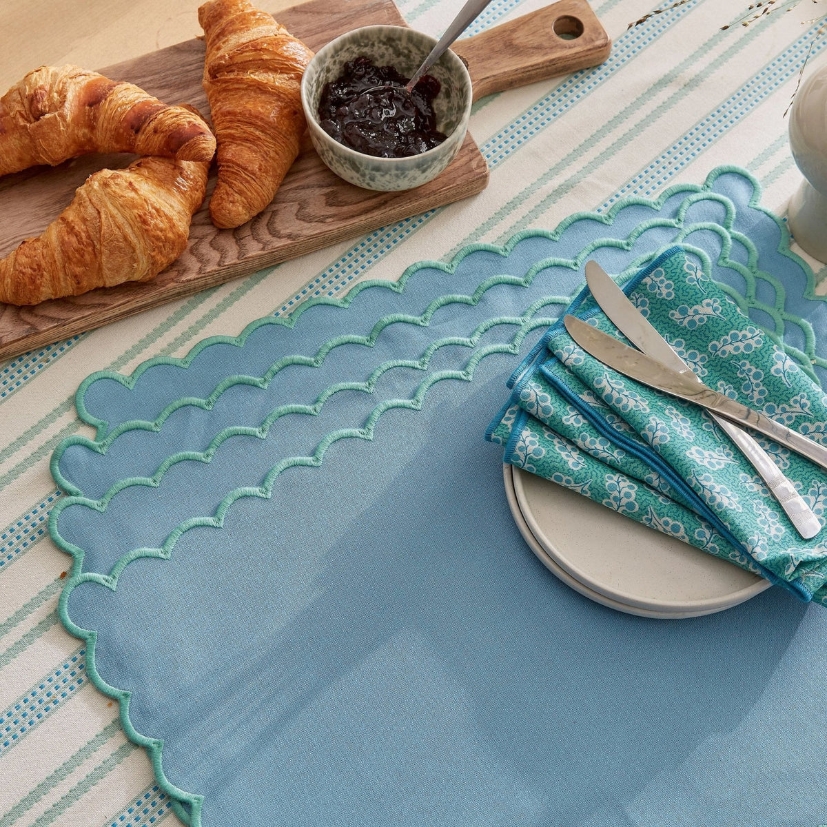 Scallop Trim Placemat - Set of 2