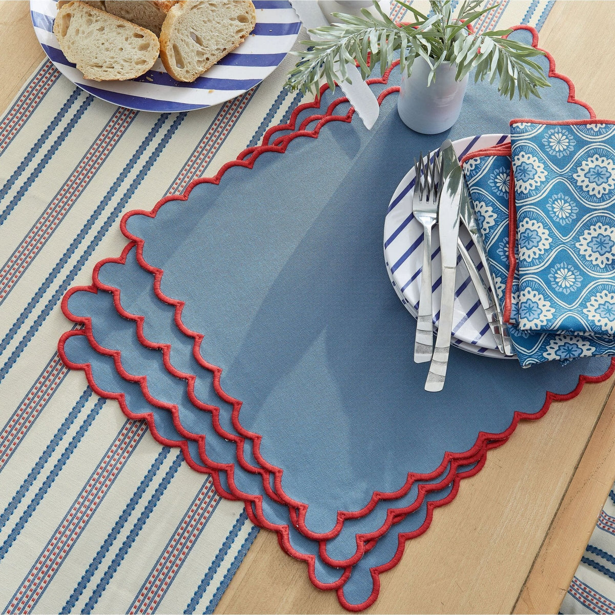 Scallop Trim Placemat - Set of 2
