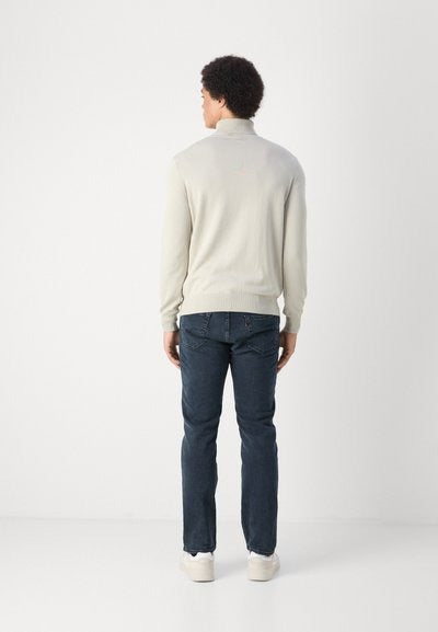 Akiro_S Rollneck Jumper