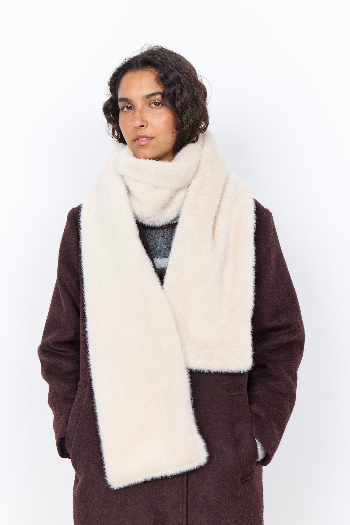 SC-Vendla 2 Plush Scarf
