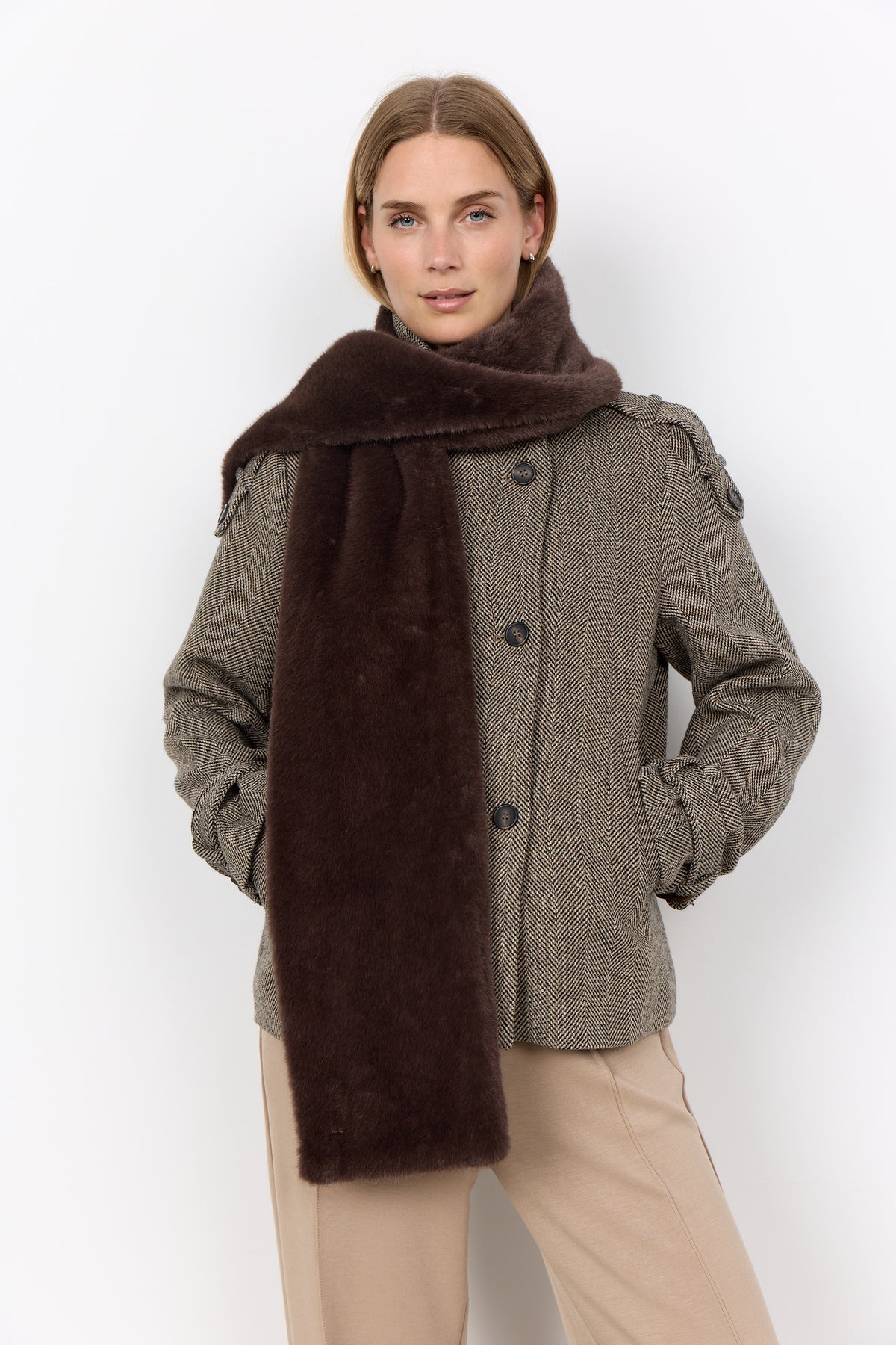 SC-Vendla 2 Plush Scarf
