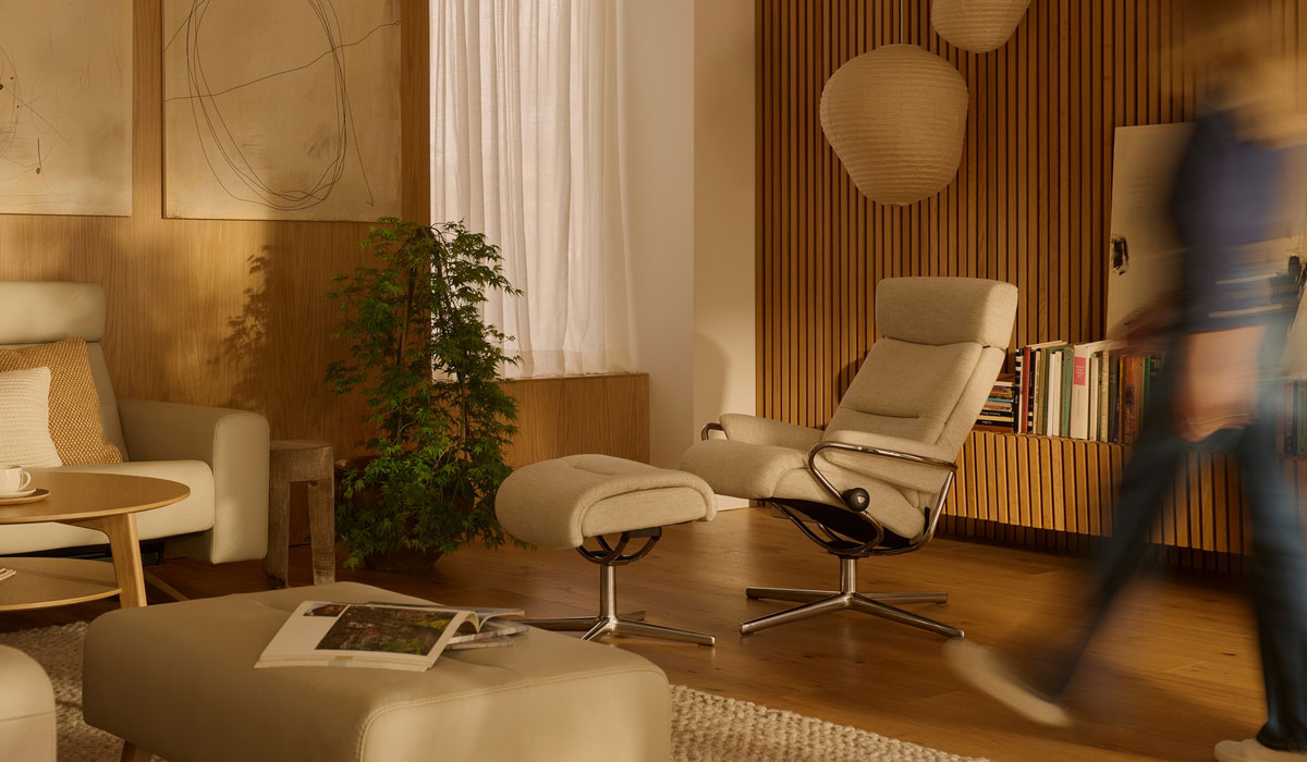 Tokyo Adjustable Headrest Recliner